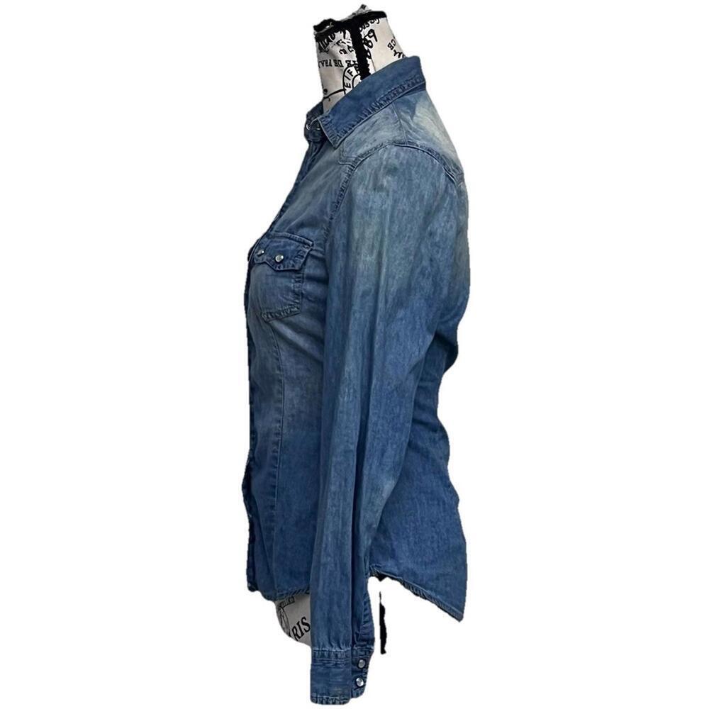 Wet Seal Chambray Button Down Shirt XS Pearl Snap Western Y2K Denim Cowgirl Top - Picture 4 of 9